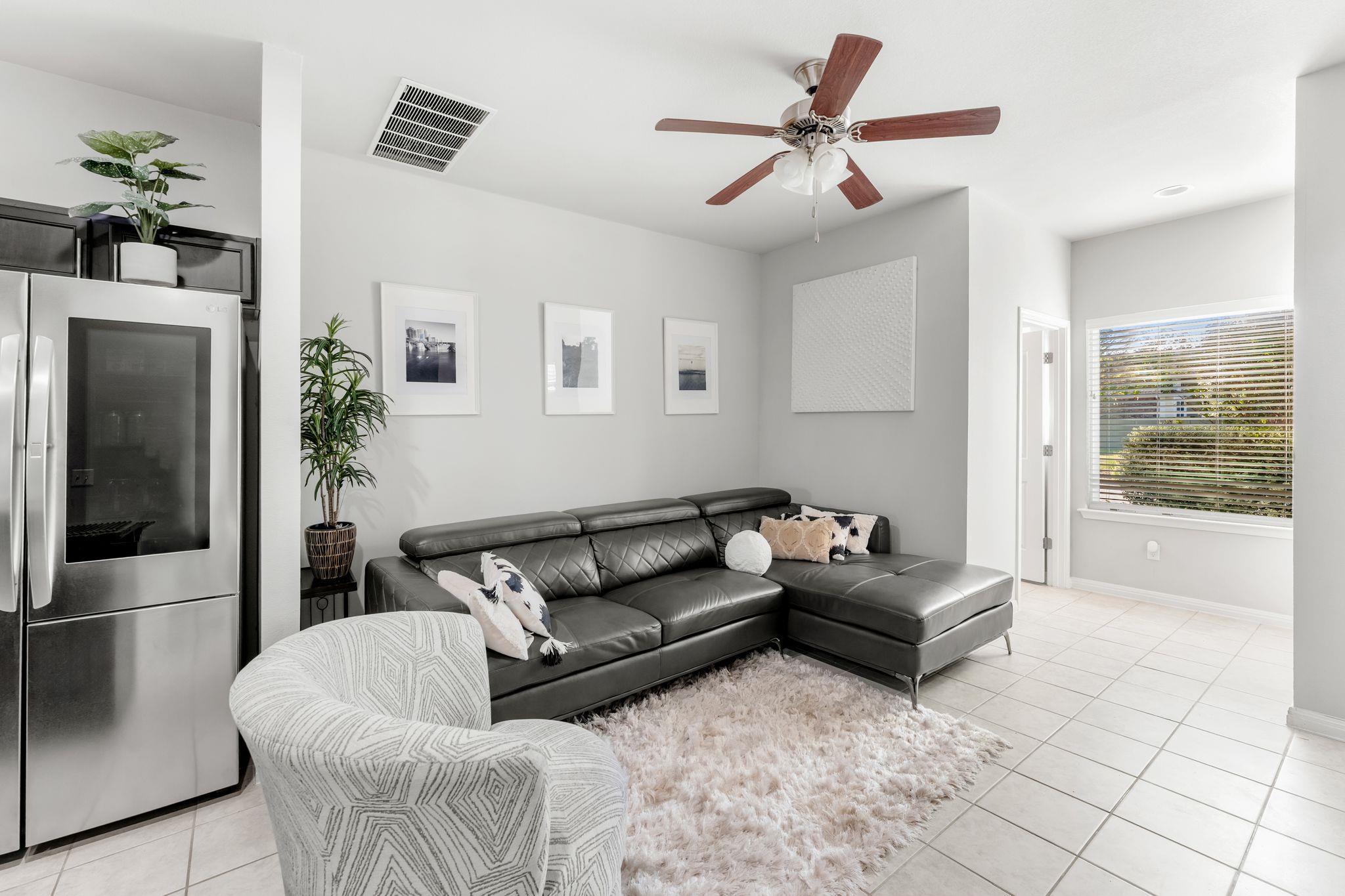 Residential Lease in Manor 4