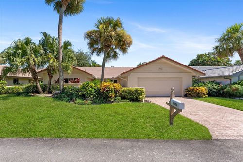 6858 Villas Dr W, Boca Raton, FL, 33433-5041 | Card Image
