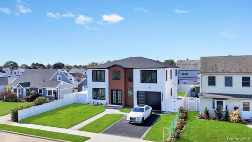 8 Table Ln, Hicksville, NY, 11801-3910 | Card Image