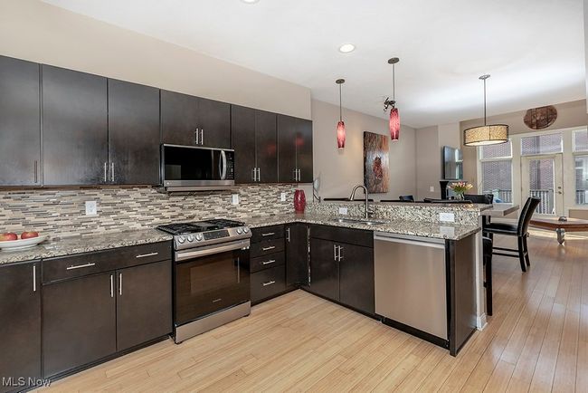 1374 Slate Ct, Condo with 4 bedrooms, 4 bathrooms and null parking in Cleveland Heights OH | Image 4