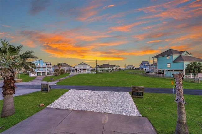 3233 Castle Dr, House other with 3 bedrooms, 2 bathrooms and 1 parking in Crystal Beach TX | Image 32