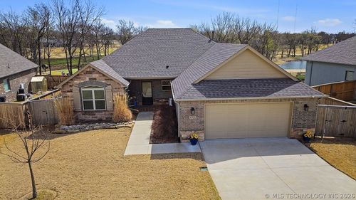 8705 E Hartford St, Broken Arrow, OK, 74014-5661 | Card Image