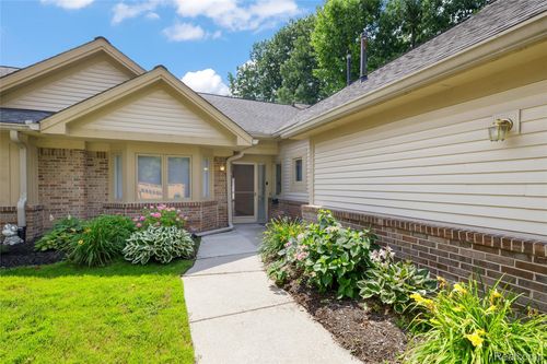 21366 Mulberry Ct, Farmington Hills, MI, 48336-4107 | Card Image