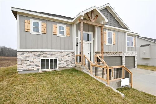 108 Johnson Cir, Dearborn, MO, 64439-5508 | Card Image