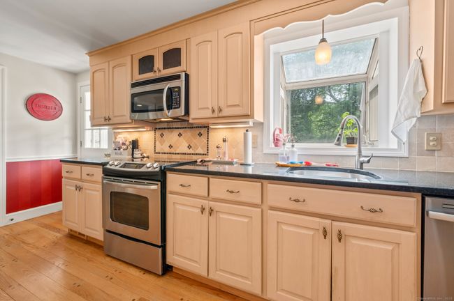 181 Farms Village Rd, House other with 4 bedrooms, 4 bathrooms and null parking in Simsbury CT | Image 4