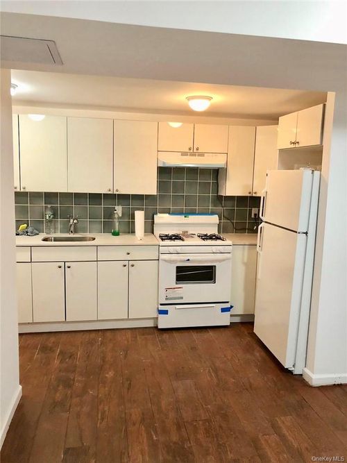 1823 Amethyst St, Bronx, NY, 10462-3517 | Card Image