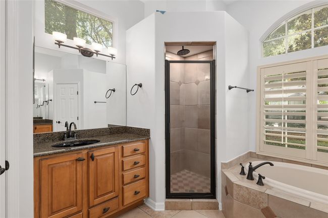 JETTED TUB AND SEPARATE SHOWER | Image 42