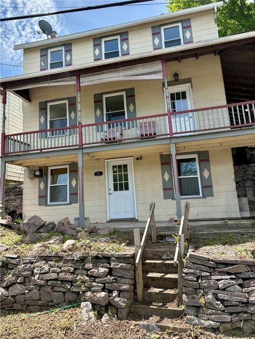 7 Walnut St, White Haven, PA, 18661-3900 | Card Image