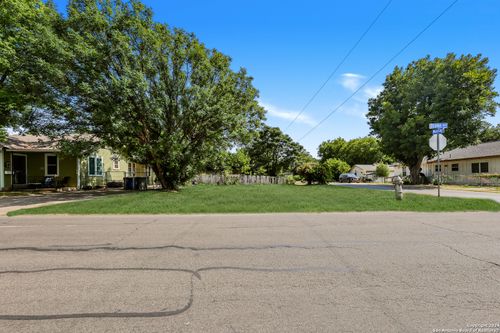 201 Drake Ave, San Antonio, TX, 78204-2408 | Card Image