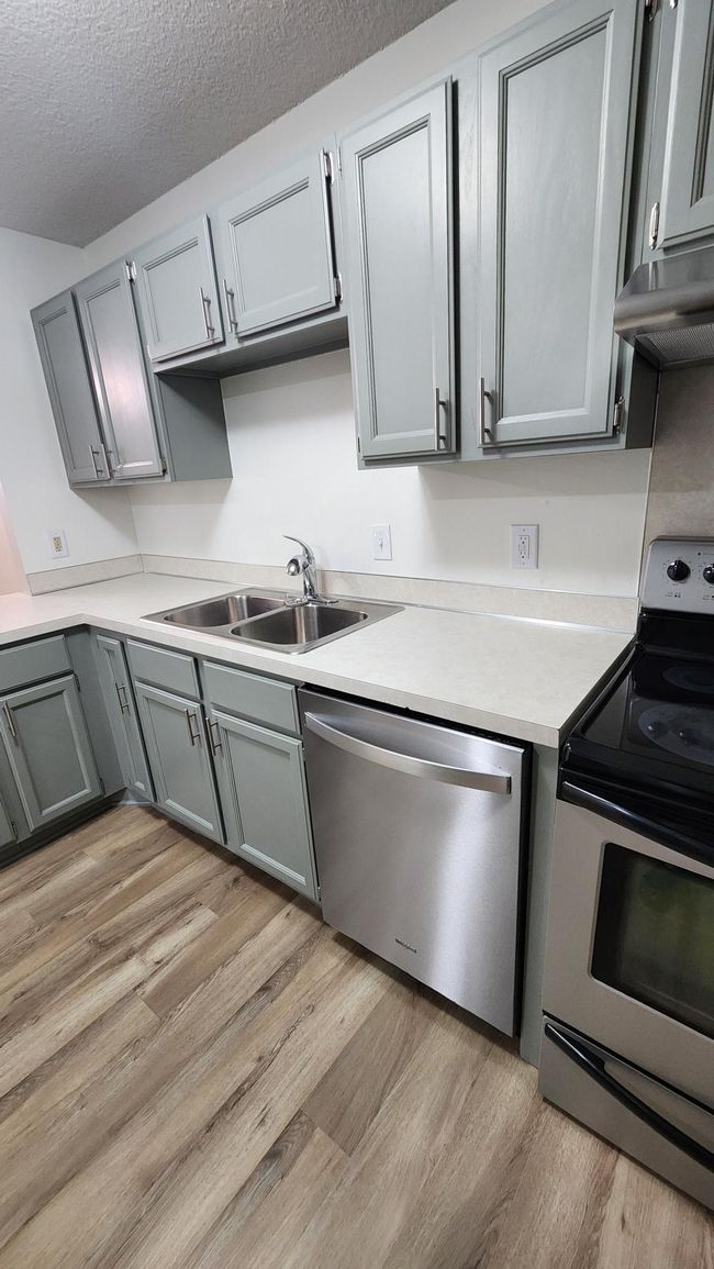 Stainless Steel | Image 10