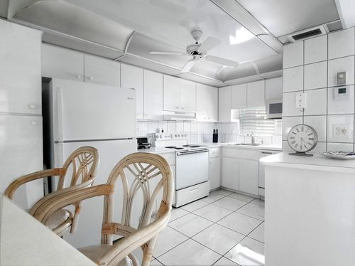 apt-204-381 S Hollybrook Dr, Pembroke Pines, FL, 33025-1257 | Card Image