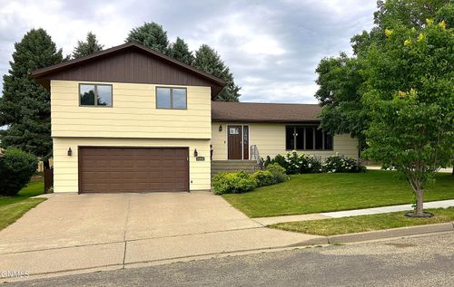 1026 Governor Ln, Bismarck, ND, 58501-1953 | Card Image