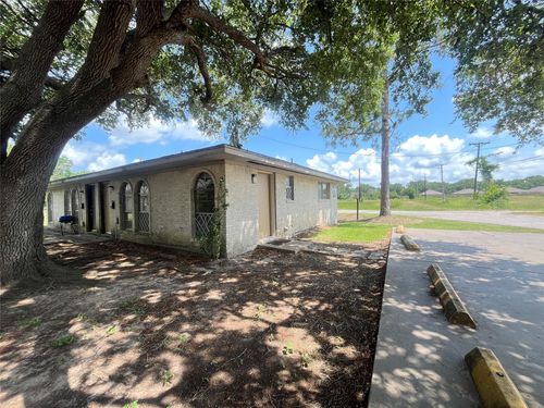 apt-1-3021 Sycamore Ave, Bay City, TX, 77414-6863 | Card Image