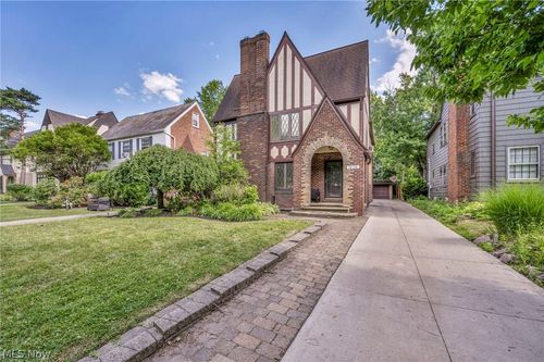 18428 Winslow Rd, Shaker Heights, OH, 44122-4813 | Card Image