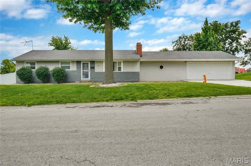 4 Hazelwood Ln, Hazelwood, MO, 63042-2711 | Card Image