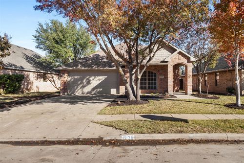 6136 Lochmoor Dr, Fort Worth, TX, 76179-4826 | Card Image