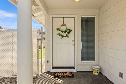 906 Brandi Way, Central Point, OR, 97502-2961 | Card Image