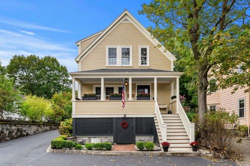 12 Capen St, Milton, MA, 02186 | Card Image