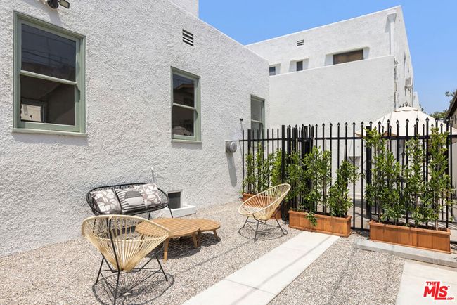 619 N Sycamore Ave, Home with 2 bedrooms, 2 bathrooms and 1 parking in Los Angeles CA | Image 19