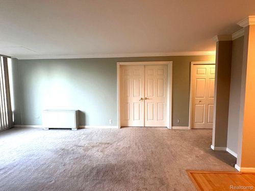 apt-401-20 Chestnut St, Wyandotte, MI, 48192-5245 | Card Image