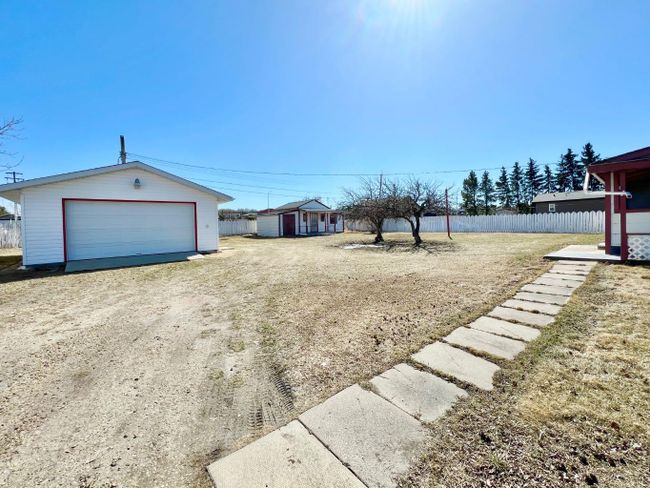 4907/4909 48 Street, Home with 2 bedrooms, 2 bathrooms and 6 parking in Valleyview AB | Image 5
