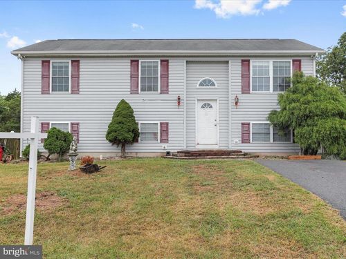 146 Virgo Ln, MARTINSBURG, WV, 25404-6379 | Card Image