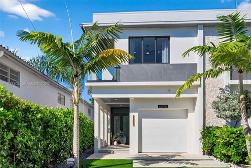 a-609 Ne 8th Ave, Fort Lauderdale, FL, 33304-4658 | Card Image