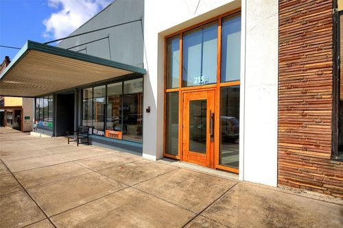 215 N Main St, Taylor, TX, 76574-3640 | Card Image