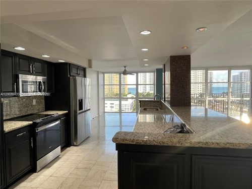 920-1000 Parkview Dr, Hallandale Beach, FL, 33009-2933 | Card Image