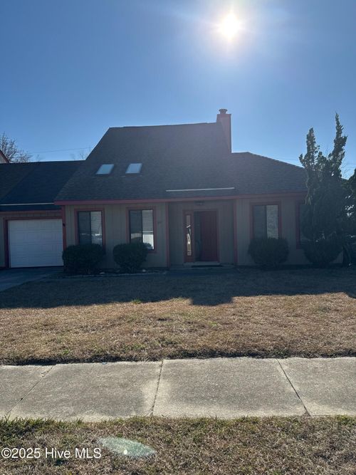 100 Marlene Dr, Jacksonville, NC, 28546-7533 | Card Image
