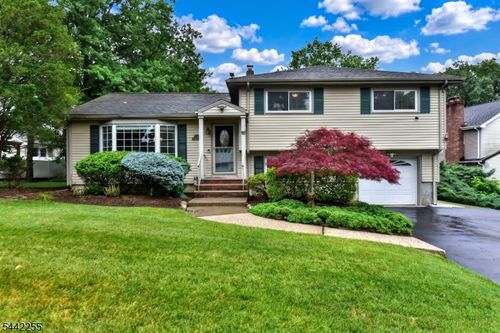 380 Shea Dr, New Milford, NJ, 07646-1033 | Card Image