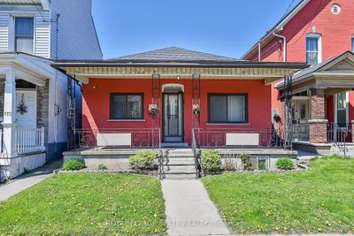 175 Victoria Ave N, House other with 3 bedrooms, 1 bathrooms and 2 parking in Hamilton ON | Image 1