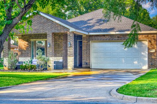 218 Town North Dr, Terrell, TX, 75160-5122 | Card Image