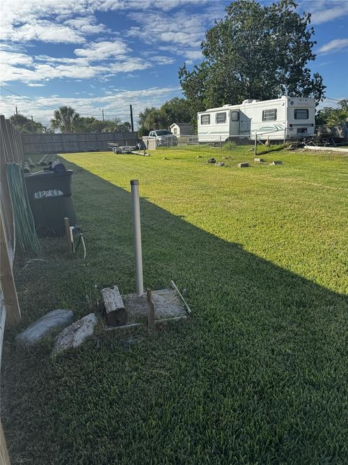 2226 Avenue L, Dickinson, TX, 77539-9643 | Card Image