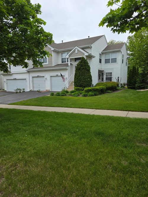 2260 Woodside Dr, Carpentersville, IL, 60110-3323 | Card Image