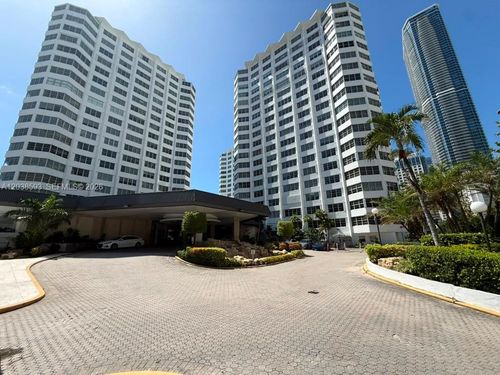 765-801 Brickell Bay Dr, Miami, FL, 33131-2952 | Card Image