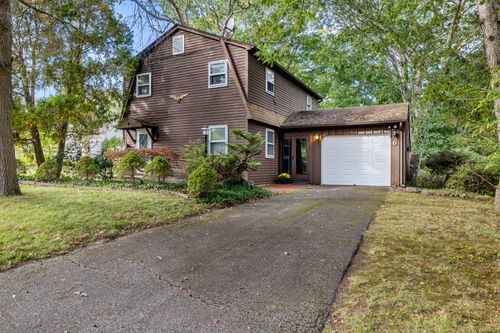 6 Fulmore Dr, Waterford, CT, 06385-1504 | Card Image
