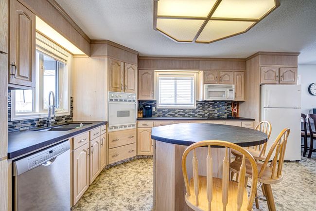 4845 50 Ave, House other with 3 bedrooms, 2 bathrooms and 6 parking in Kitscoty AB | Image 9