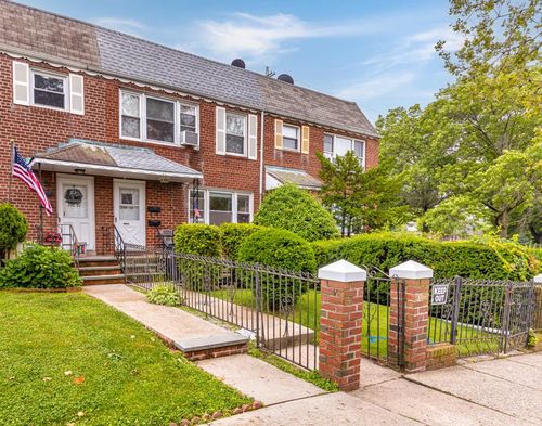 200 39th Ave, Bayside, NY, 11361-1858 | Card Image