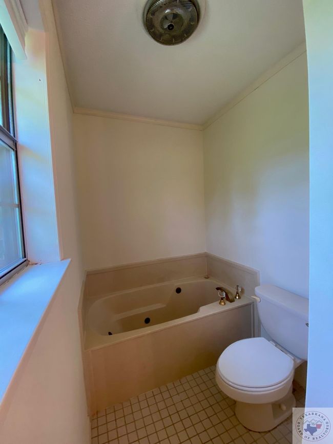1129 Hwy 259 S, House other with 3 bedrooms, 2 bathrooms and null parking in DeKalb TX | Image 13