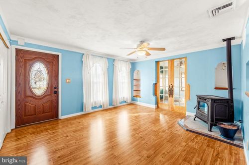 215 Blough Ct, FAIRLESS HILLS, PA, 19030-3301 | Card Image