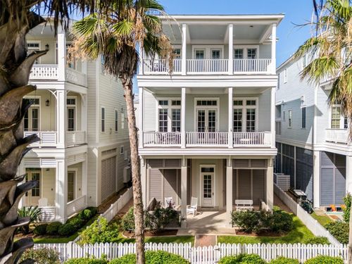 802 Beachtown Psge, Galveston, TX, 77550-3350 | Card Image