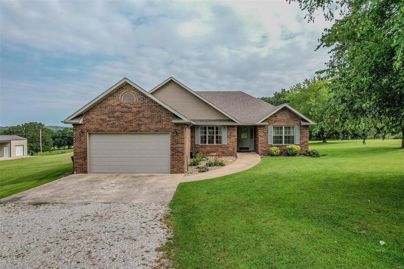 Grindstone Rd, Lebanon, MO 65536