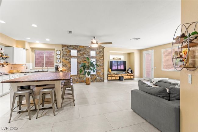 11764 Golden Moments Ave, House other with 3 bedrooms, 2 bathrooms and null parking in Las Vegas NV | Image 7