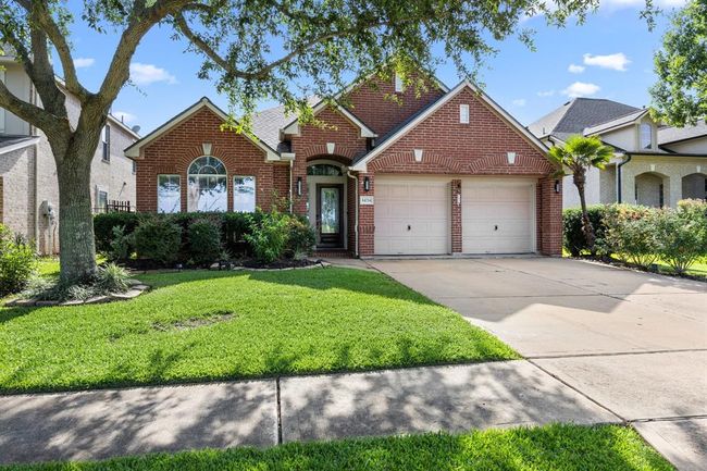 14214 Ayers Rock Rd, House other with 3 bedrooms, 2 bathrooms and 2 parking in Sugar Land TX | Image 5