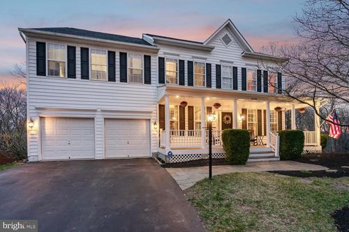 19016 Castleguard Ct, LEESBURG, VA, 20176-6496 | Card Image