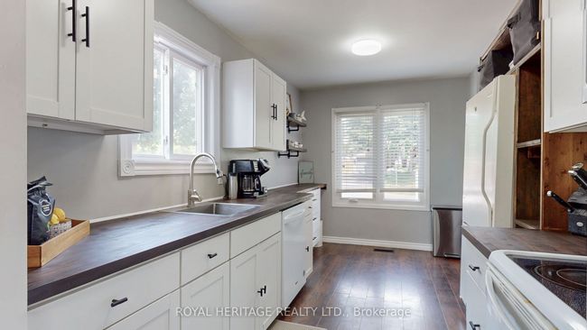 621 Cobblehill Dr, House attached with 4 bedrooms, 3 bathrooms and 3 parking in Oshawa ON | Image 10