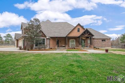 16033 Wiggins Dr, House other with 4 bedrooms, 3 bathrooms and null parking in Central LA | Image 1