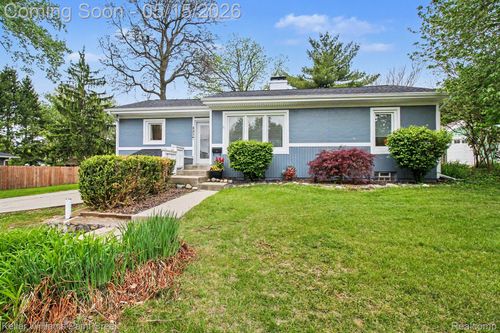 425 Cabinet St, Milford, MI, 48381-1811 | Card Image