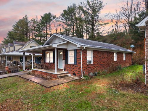 109 Railroad Ave, Manchester, KY, 40962-1011 | Card Image